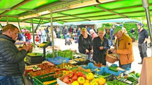 Einkaufen in Marbach: Mehrheit der Kunden wollen den Samstagsmarkt beim Stadion